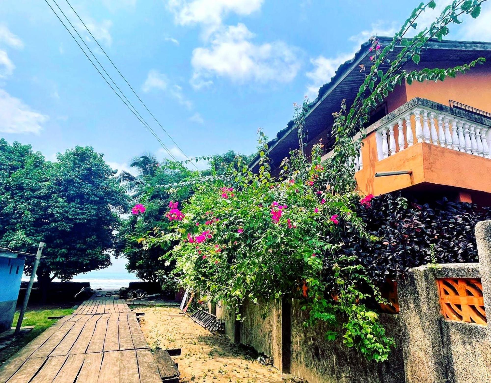Busua Inn ภายนอก รูปภาพ